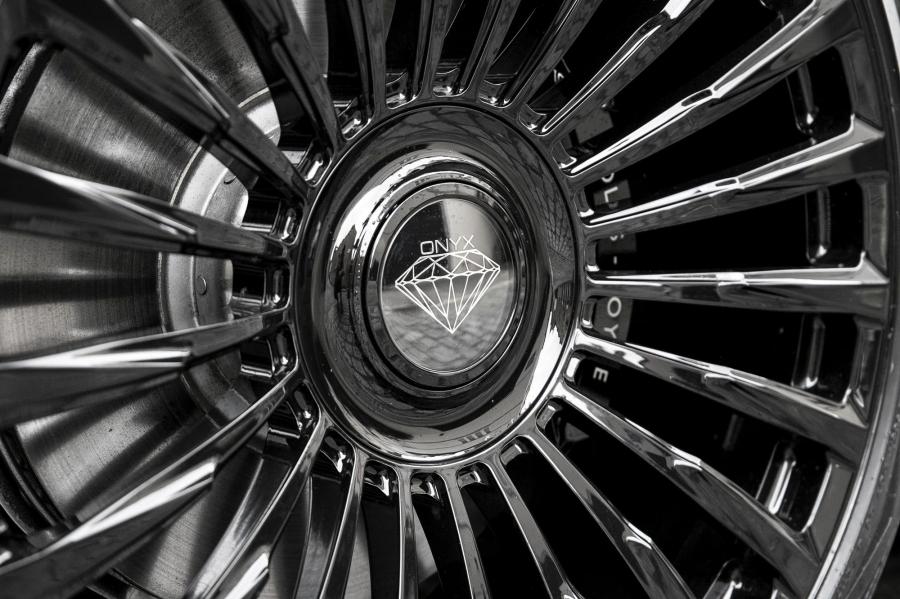 Колеса Rolls-Royce Wraith by ONYX Concept 2019 года  (фото 11 из 36)